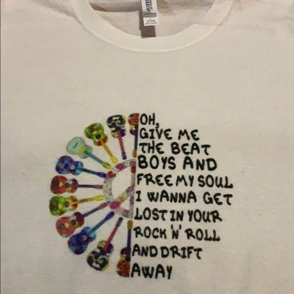 Tops - Graphic tee Give me the beat boys 😎
